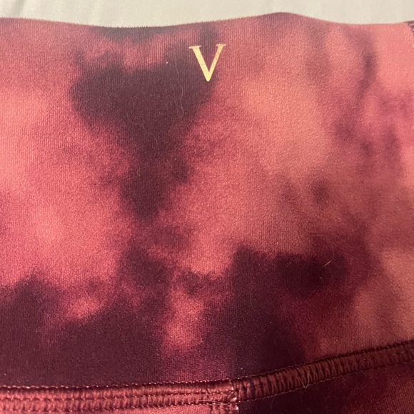 Victoria’s Secret Abstract Print Leggings – Size 2 SOFT and Comfortable! - Picture 3 of 4